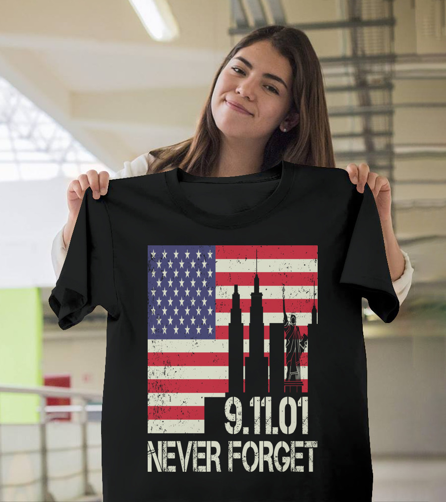 Vintage American Flag 9.11.01 Never Forget Statue of Liberty and Twin Towers T-Shirt