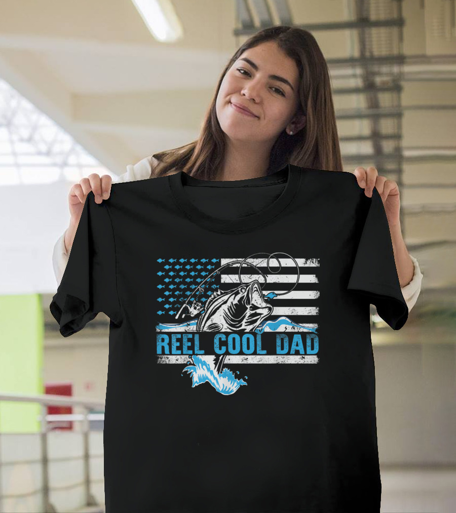 Reel Cool Dad Bass Fishing American Flag T-Shirt