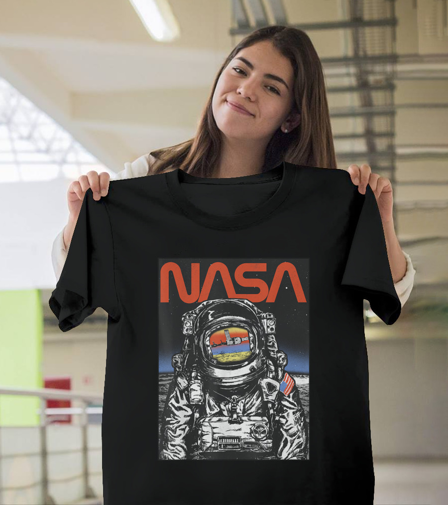 NASA Astronaut Moon Reflection Vintage Space Explorer T-Shirt
