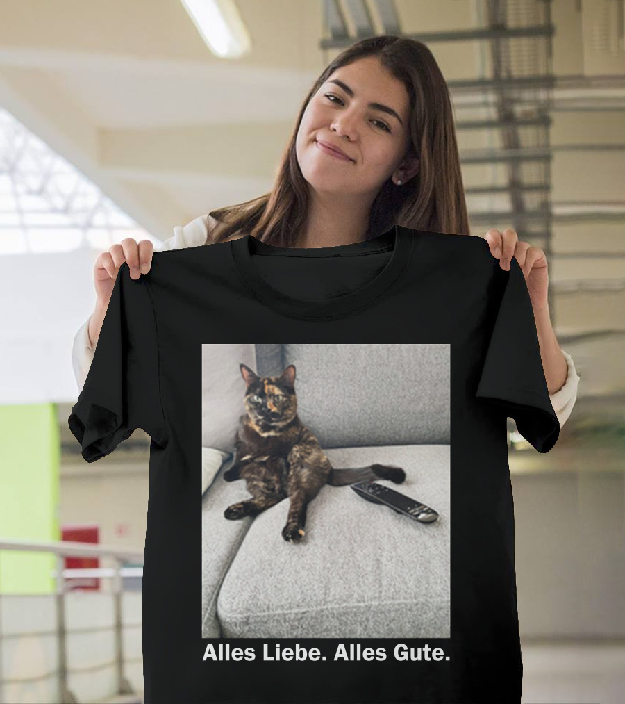 Alles Liebe Alles Gute Bay Berlin Merch Cat On Couch T-Shirt