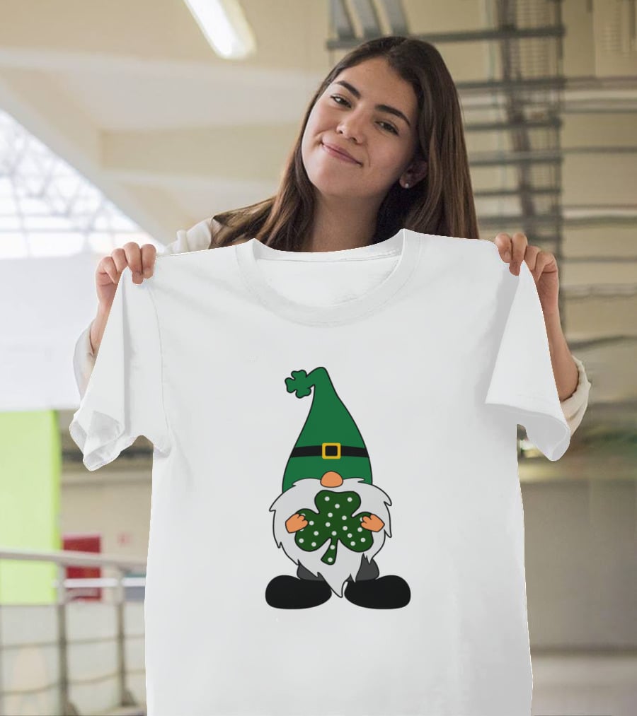 St Patricks Day Gnome With Shamrock In Green Hat T-Shirt