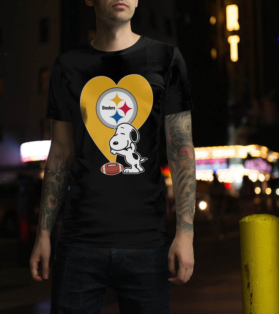 Pittsburgh Steelers Snoopy Hug Heart Football T-Shirt