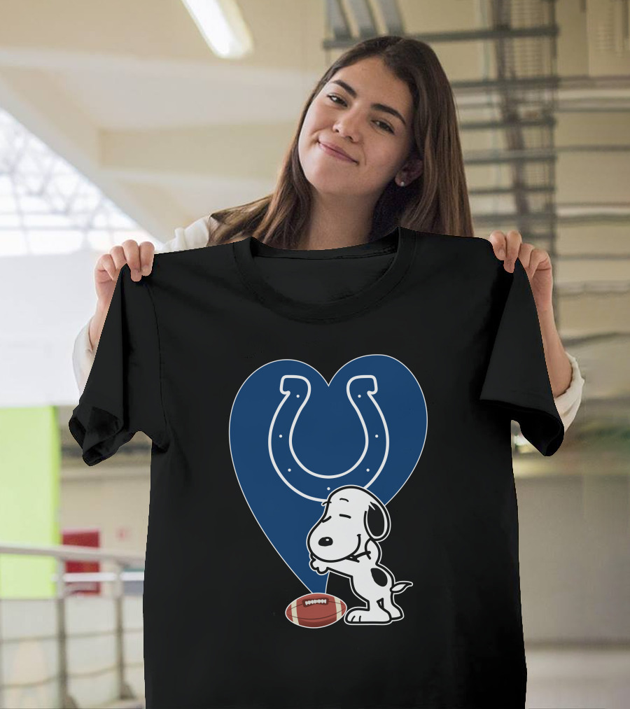 Indianapolis Colts Snoopy Football Heart Hug T-Shirt