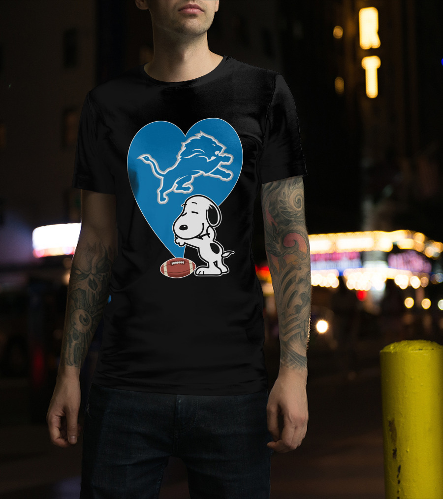 Detroit Lions Snoopy Heart Balloon Football Hug T-Shirt