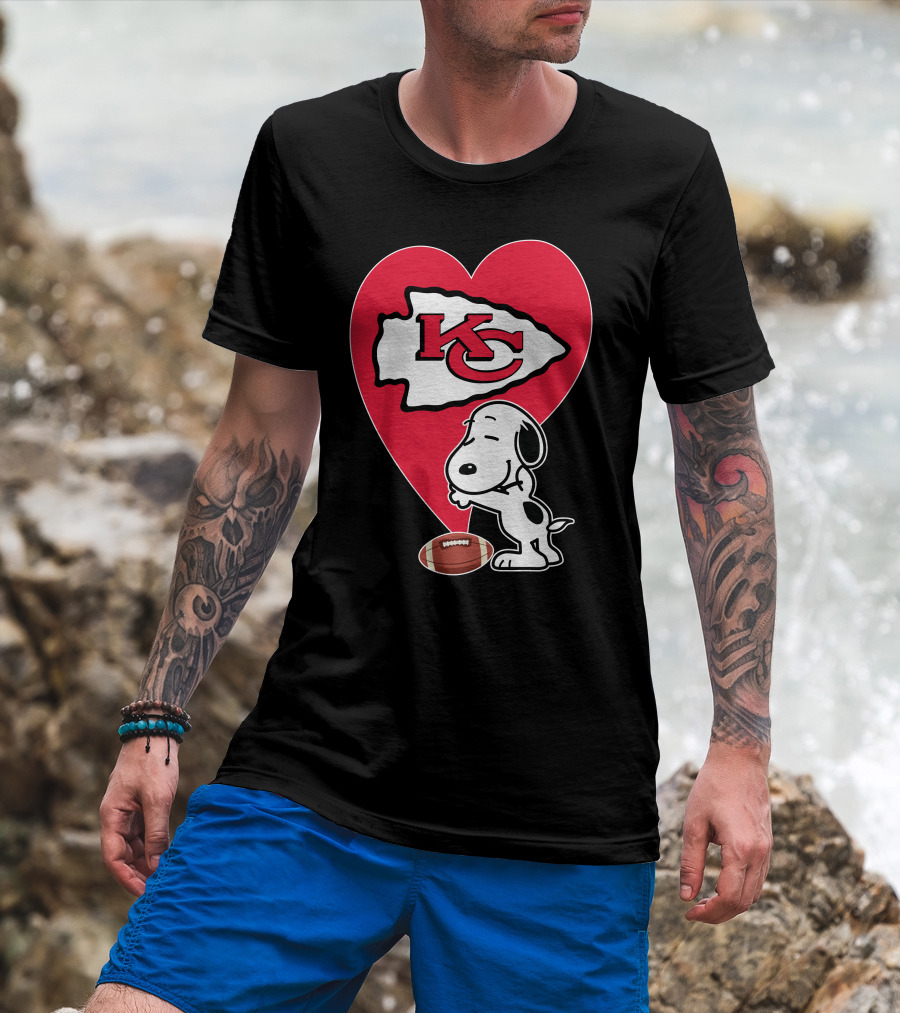 Kansas City Chiefs Heart Snoopy Football Hug T-Shirt