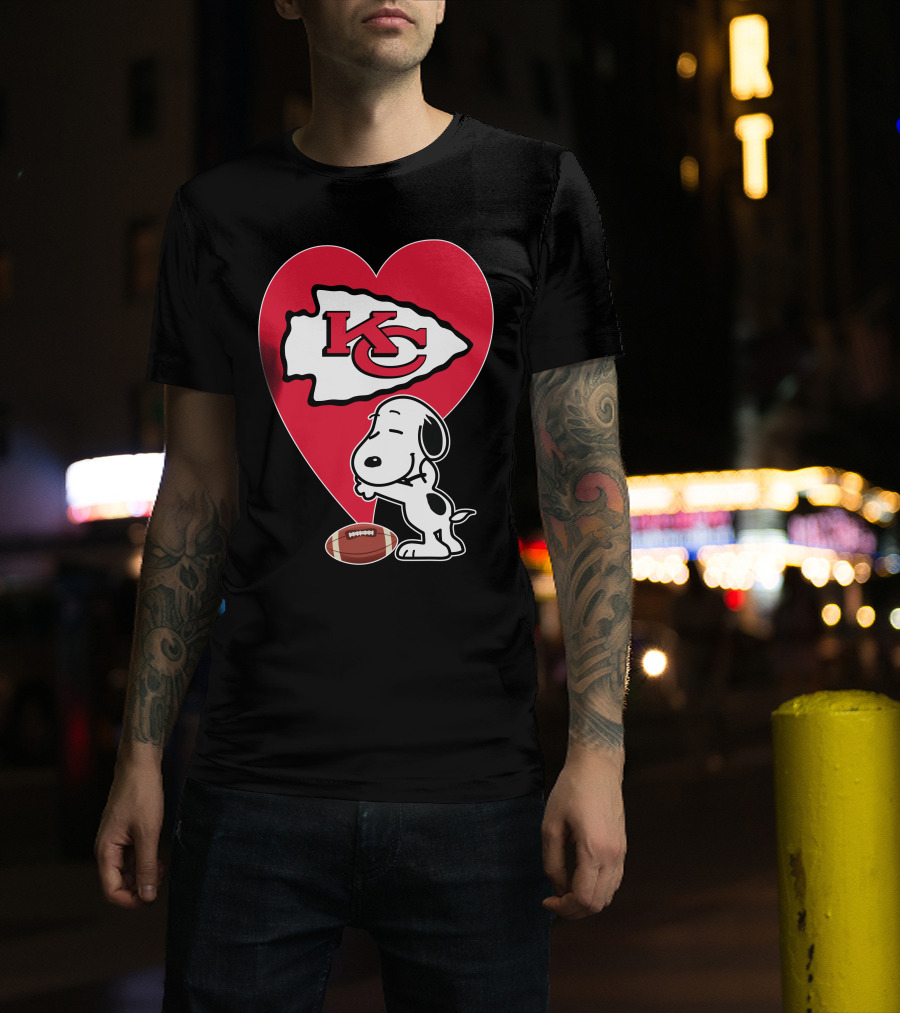 Kansas City Chiefs Heart Snoopy Football Hug T-Shirt