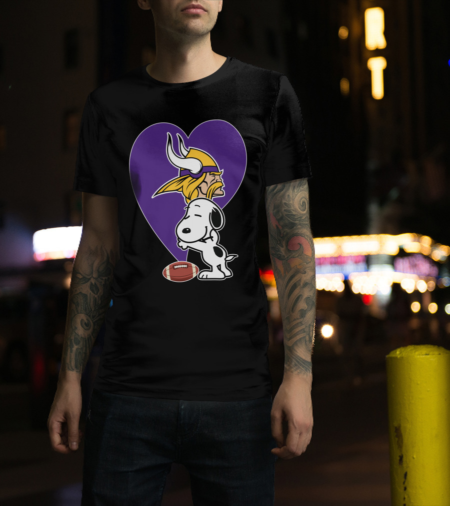 Minnesota Vikings Snoopy Football Heart Hug T-Shirt