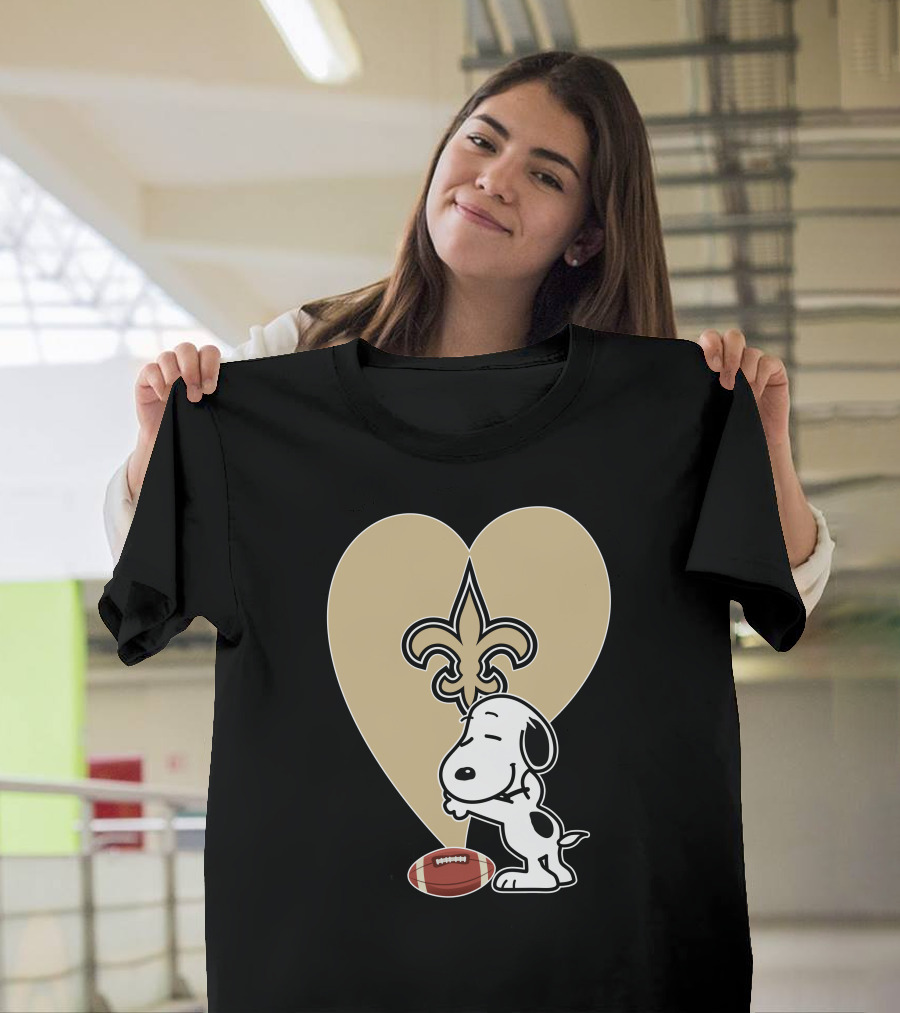 New Orleans Saints Snoopy Hug Heart Fleur-de-Lis Football T-Shirt
