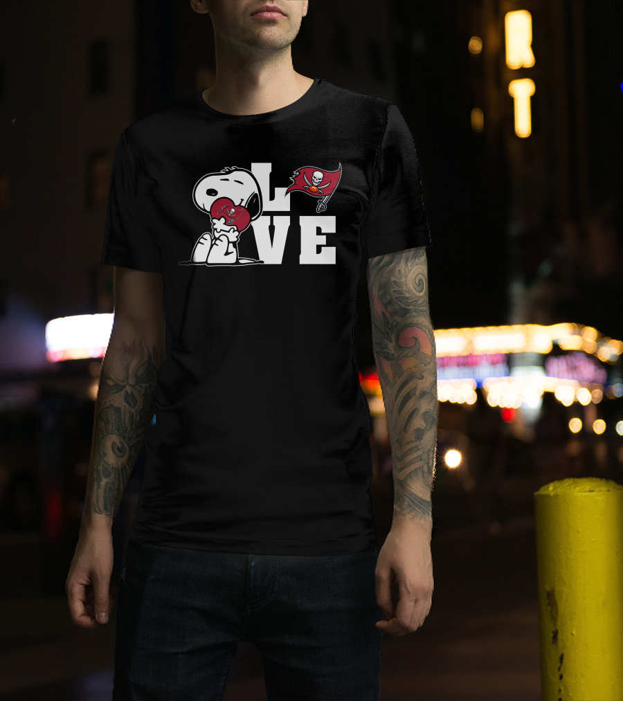 Snoopy Hugging Tampa Bay Buccaneers Heart With Love And Flag T-Shirt