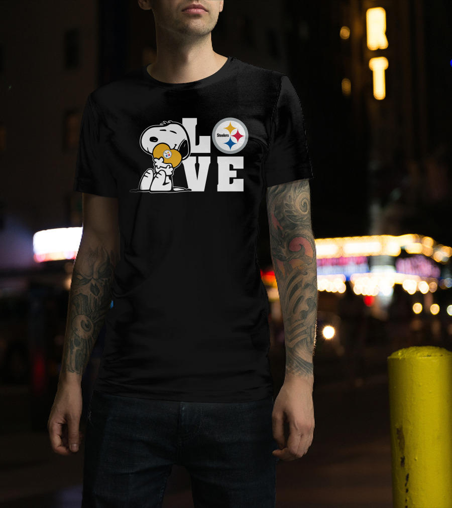 Snoopy Hugging Yellow Heart Steelers Love T-Shirt