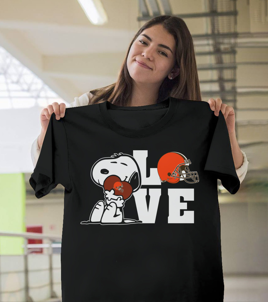 Snoopy Love Cleveland Browns Football Helmet T-Shirt