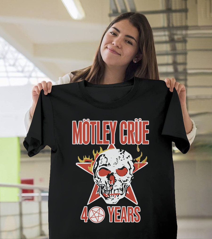 MÖTLEY CRÜE 40 YEARS SKULL FLAMES STAR PENTAGRAM T-Shirt