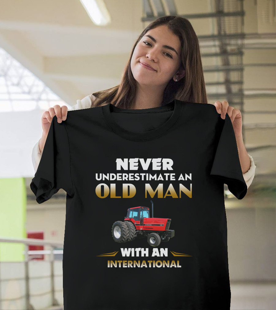 NEVER UNDERESTIMATE AN OLD MAN WITH AN INTERNATIONAL IH 5288 T-Shirt
