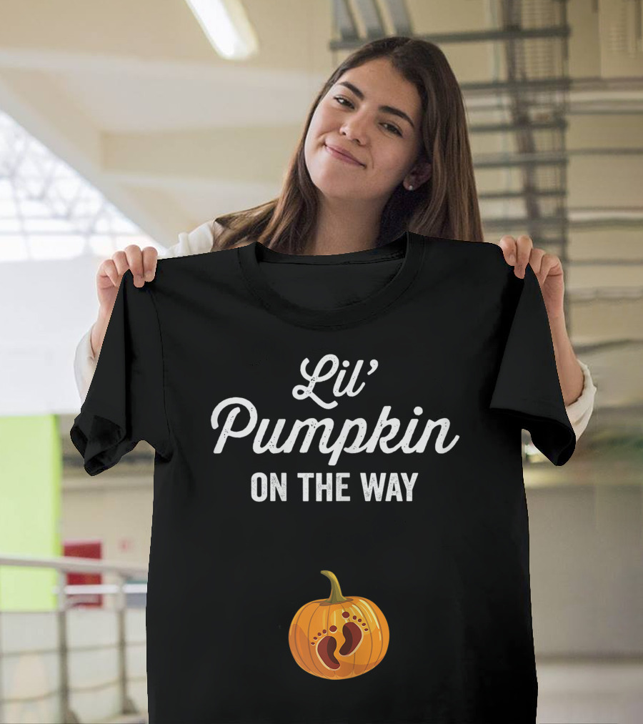 Lil Pumpkin On The Way Halloween Pregnancy Mom To Be T-Shirt