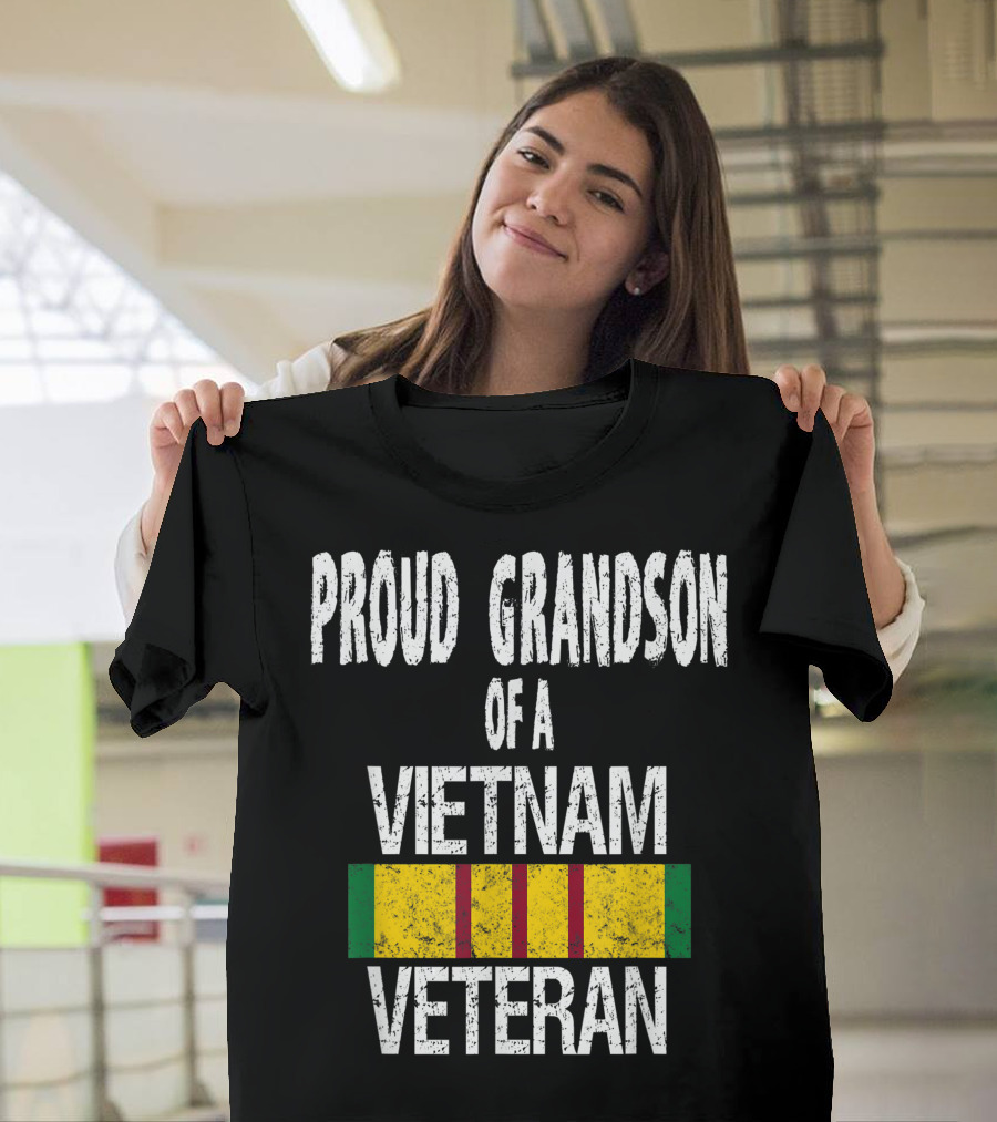 Proud Grandson of a Vietnam Veteran with Vietnam Service T-Shirt