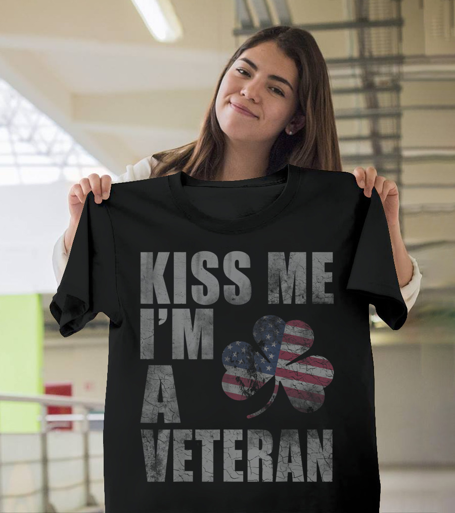 Kiss Me I'm A Veteran St Patricks Day Irish USA Patriotic Shamrock T-Shirt