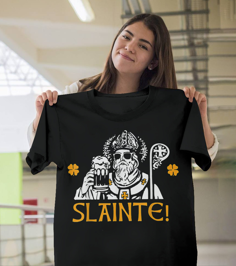 Slainte Irish Gaelic Cheers Saint Patrick Four Leaf Clover Beer T-Shirt