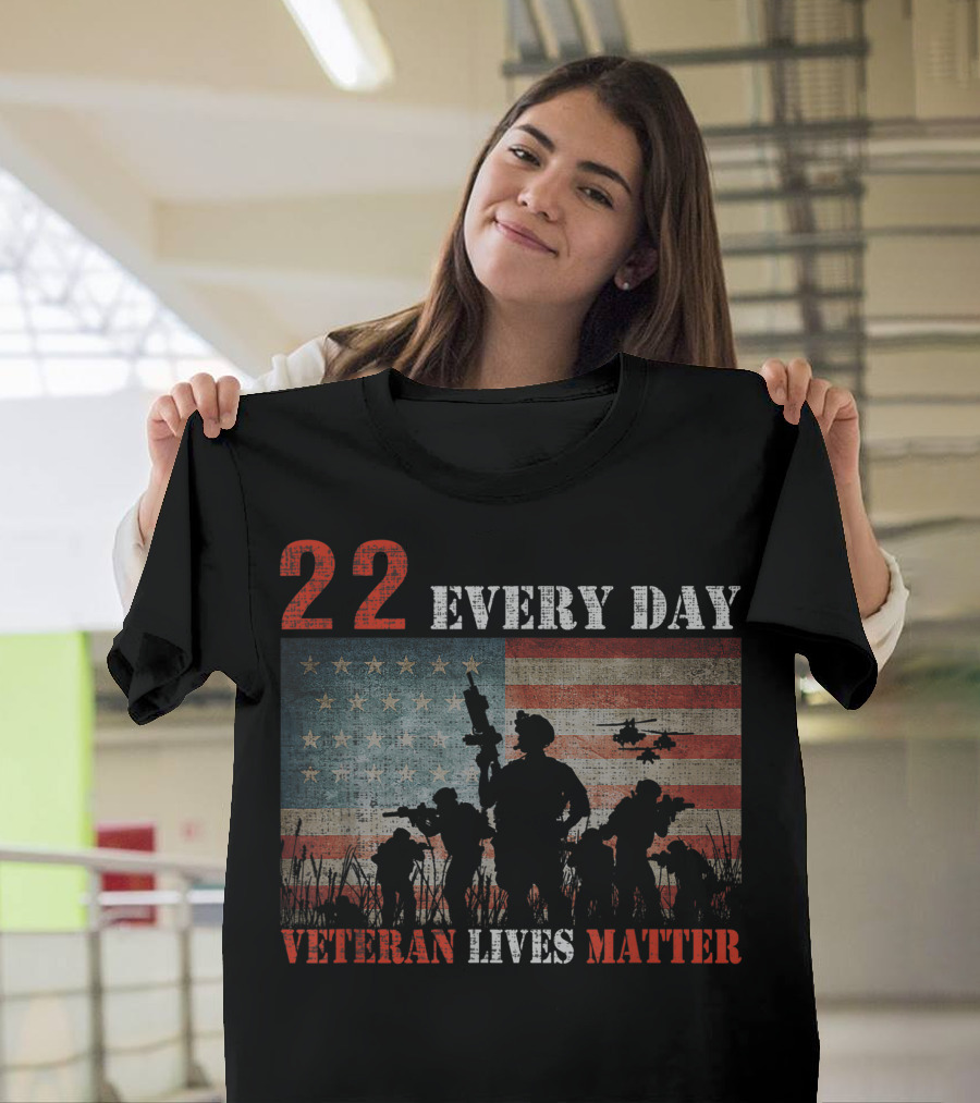 22 Every Day Veteran Lives Matter Vintage Veteran Dad American Flag T-Shirt