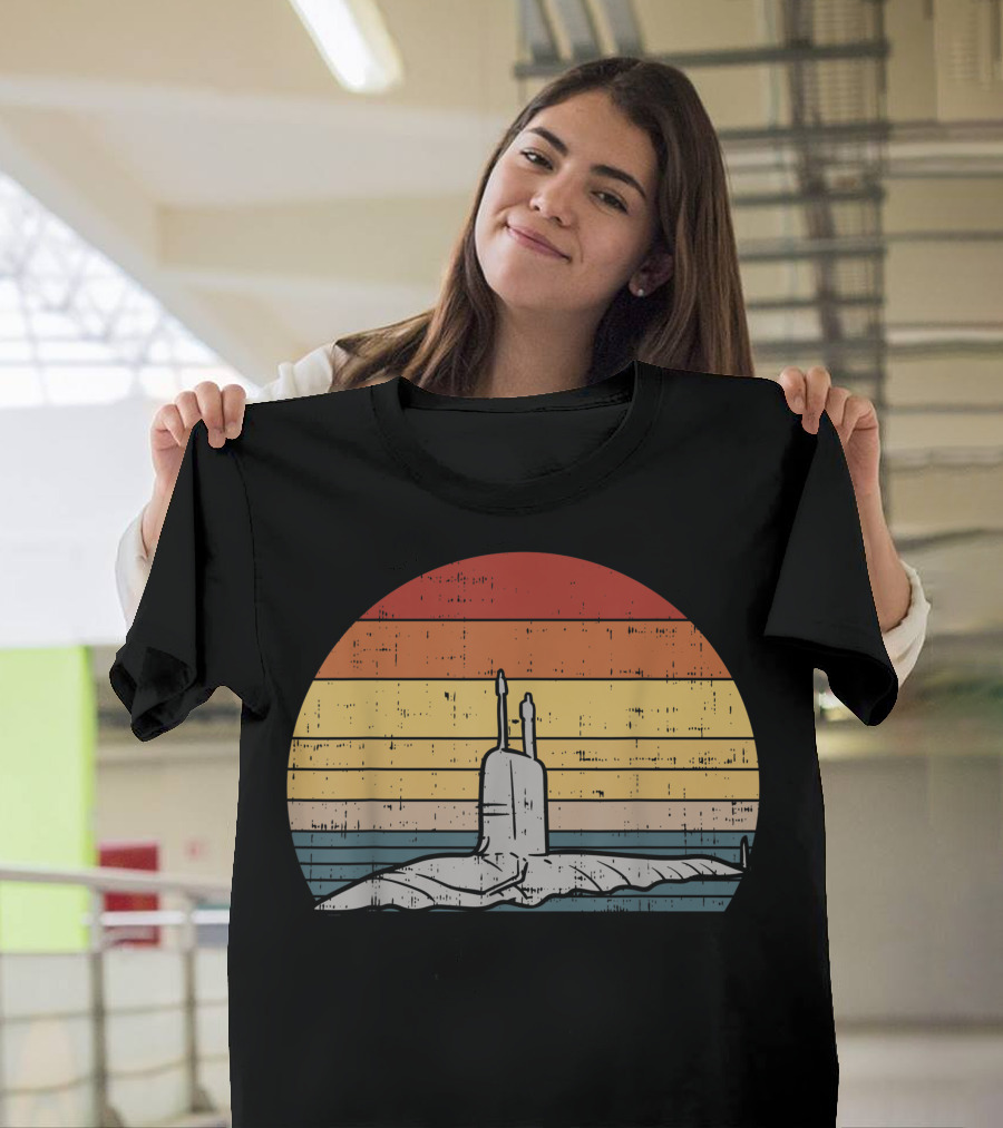 Retro 80s Submarine Sunset US Navy Submariner Veteran Vintage T-Shirt