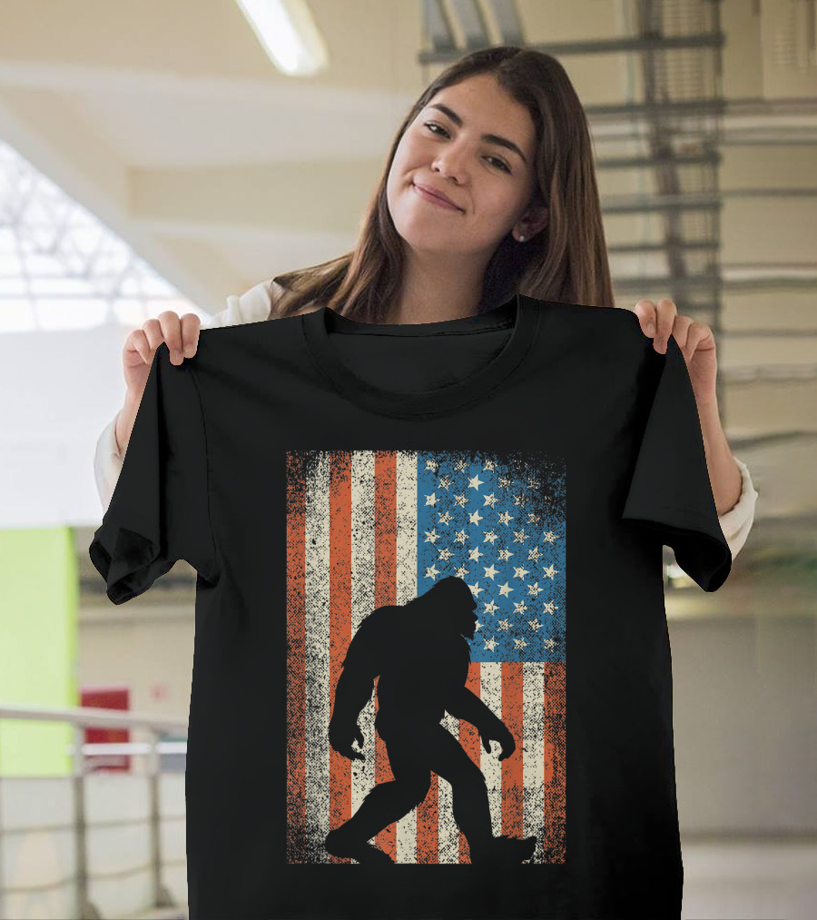 Bigfoot Sasquatch I Believe American Flag USA Patriot T-Shirt