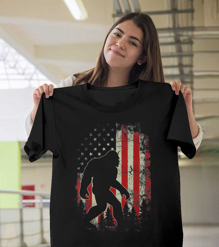 Bigfoot American Flag USA Sasquatch 4th of July T-Shirt