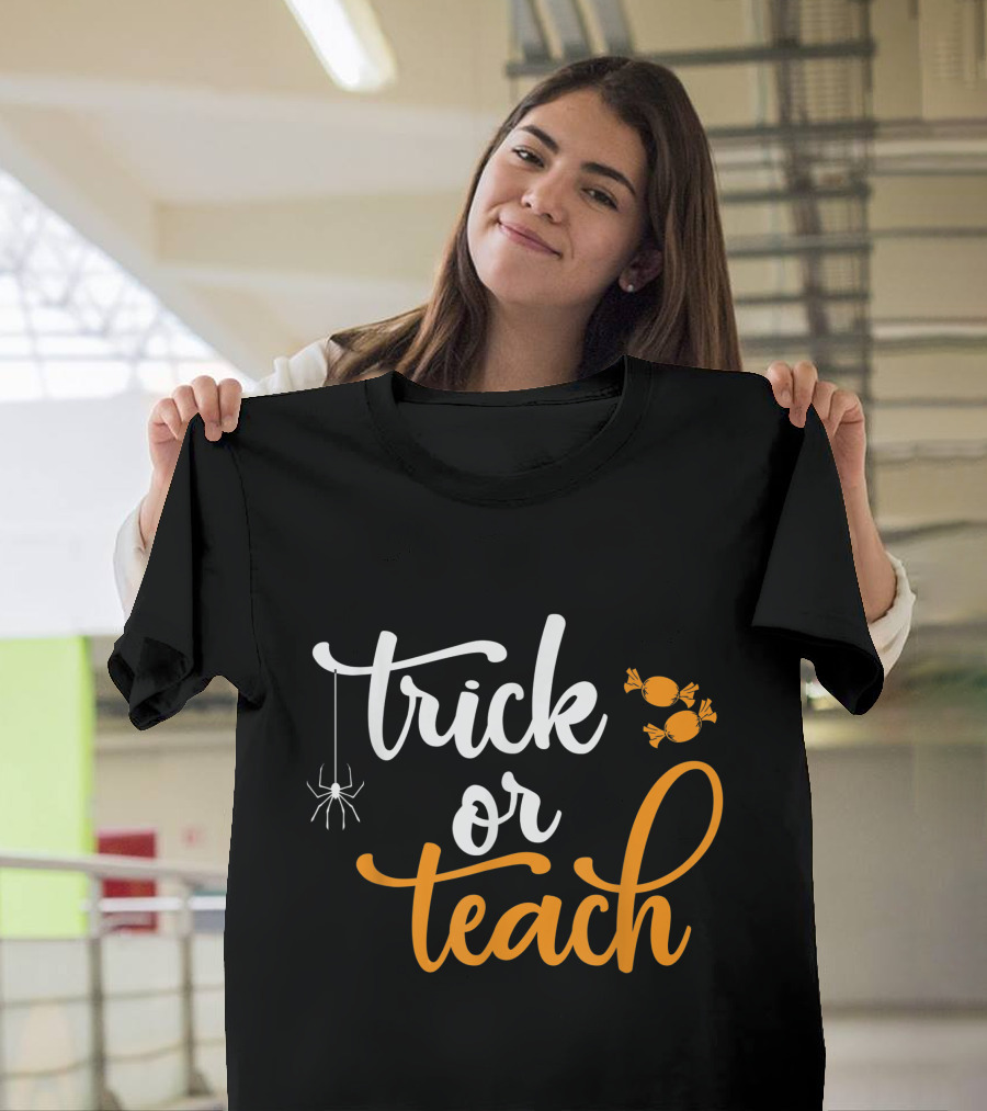 Trick Or Teach Halloween Men And Women Teacher Candy Spider T-Shirt