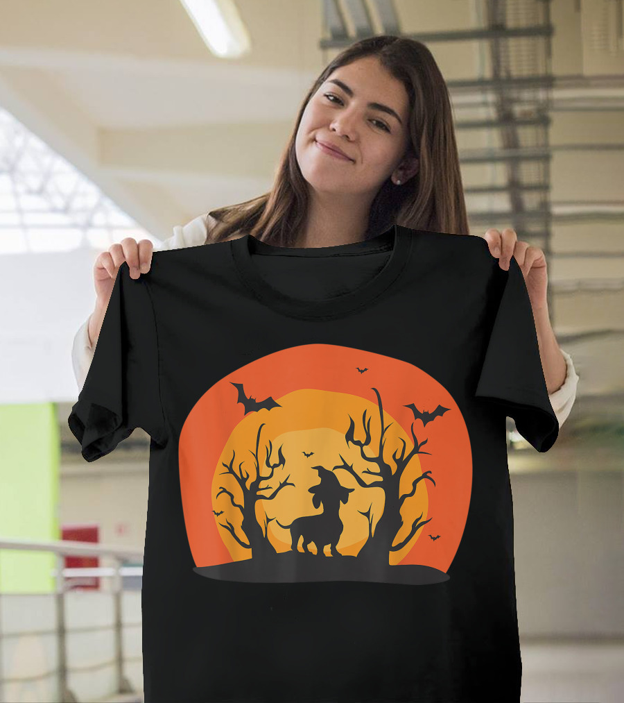 Dachshund Wiener Dog Bat Funny Halloween Silhouette Sunset Scene T-Shirt
