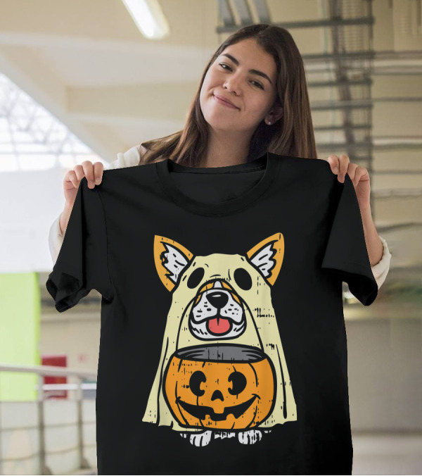 Welsh Corgi Ghost Funny Halloween Costume With Pumpkin Trick-or-Treat Dog Owner Lover T-Shirt