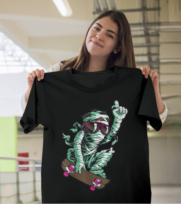 Mummy Skater Wearing Sunglasses For Halloween Lover Fun T-Shirt