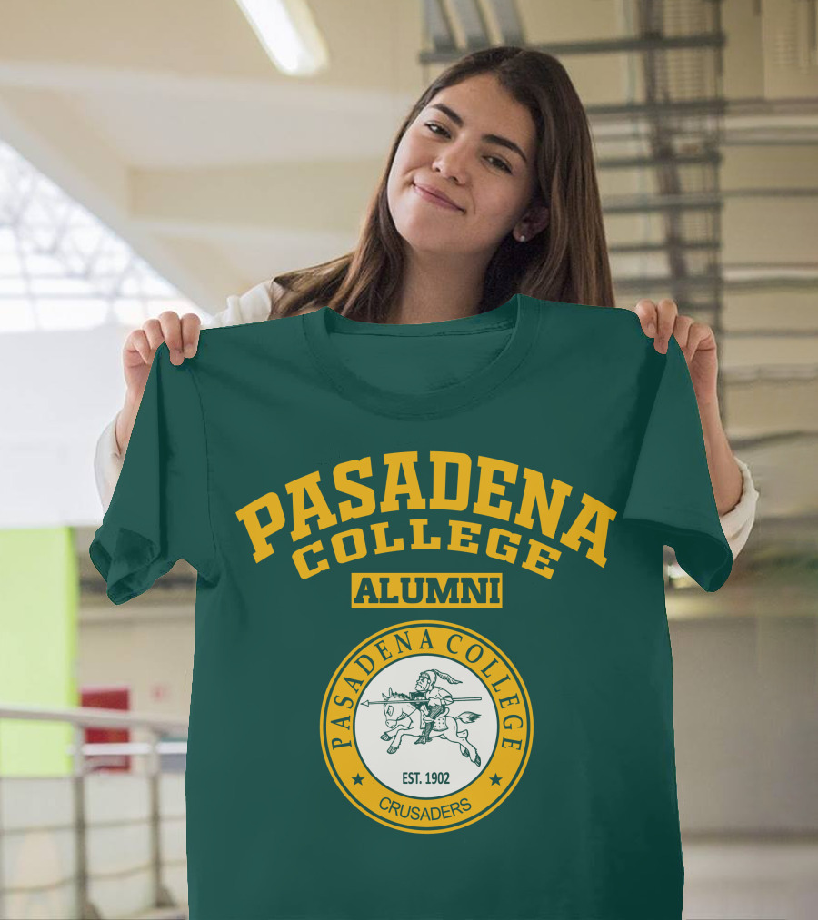 Pasadena College Alumni Crusaders Est. 1902 T-Shirt