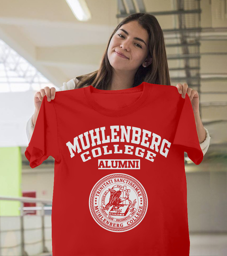 MUHLENBERG COLLEGE ALUMNI TRINITATI SANCTISSIMAE SEAL T-Shirt