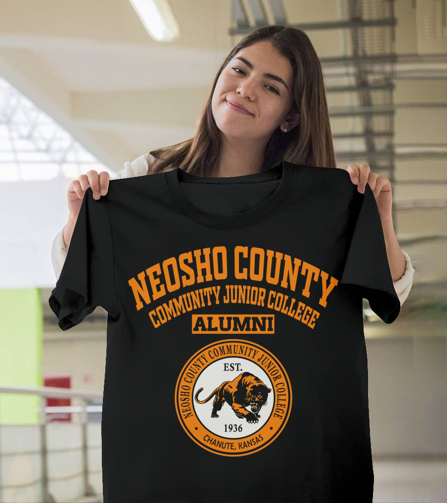 NEOSHO COUNTY COMMUNITY JUNIOR COLLEGE ALUMNI EST. 1936 CHANUTE, KANSAS T-Shirt
