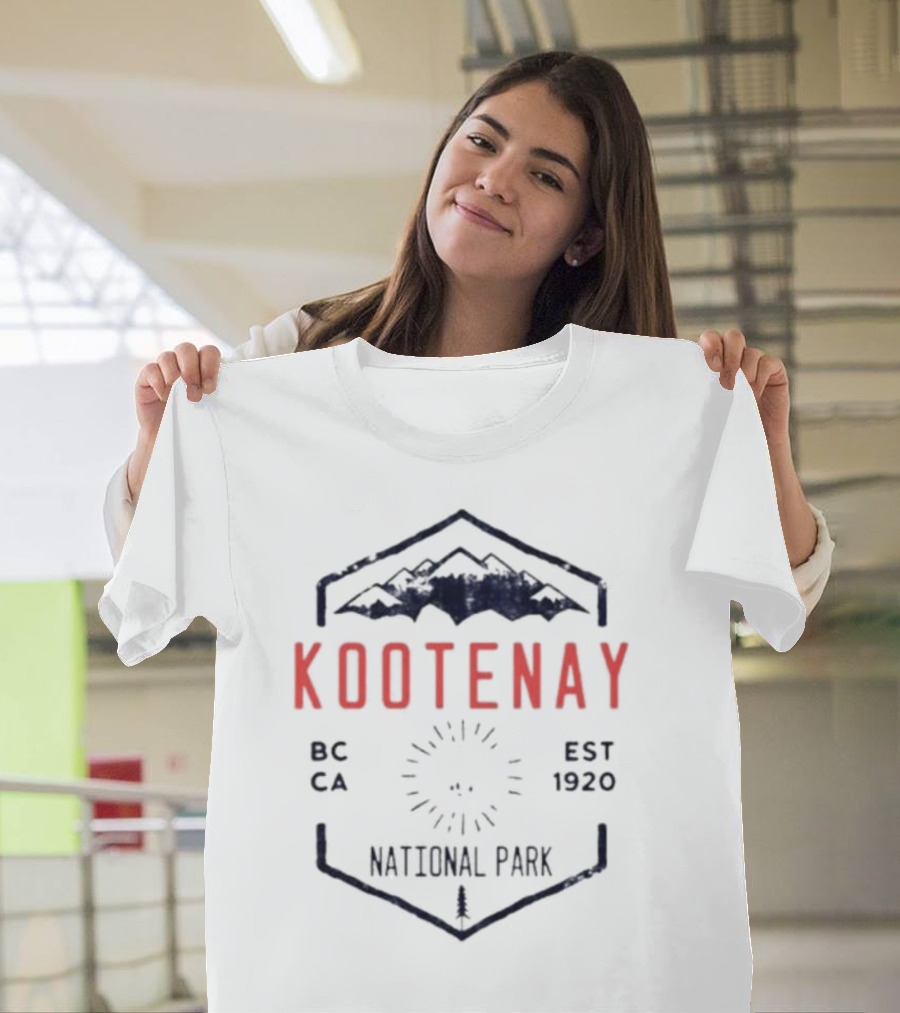 Kootenay National Park Canada BC Est 1920 Mountain Badge T-Shirt