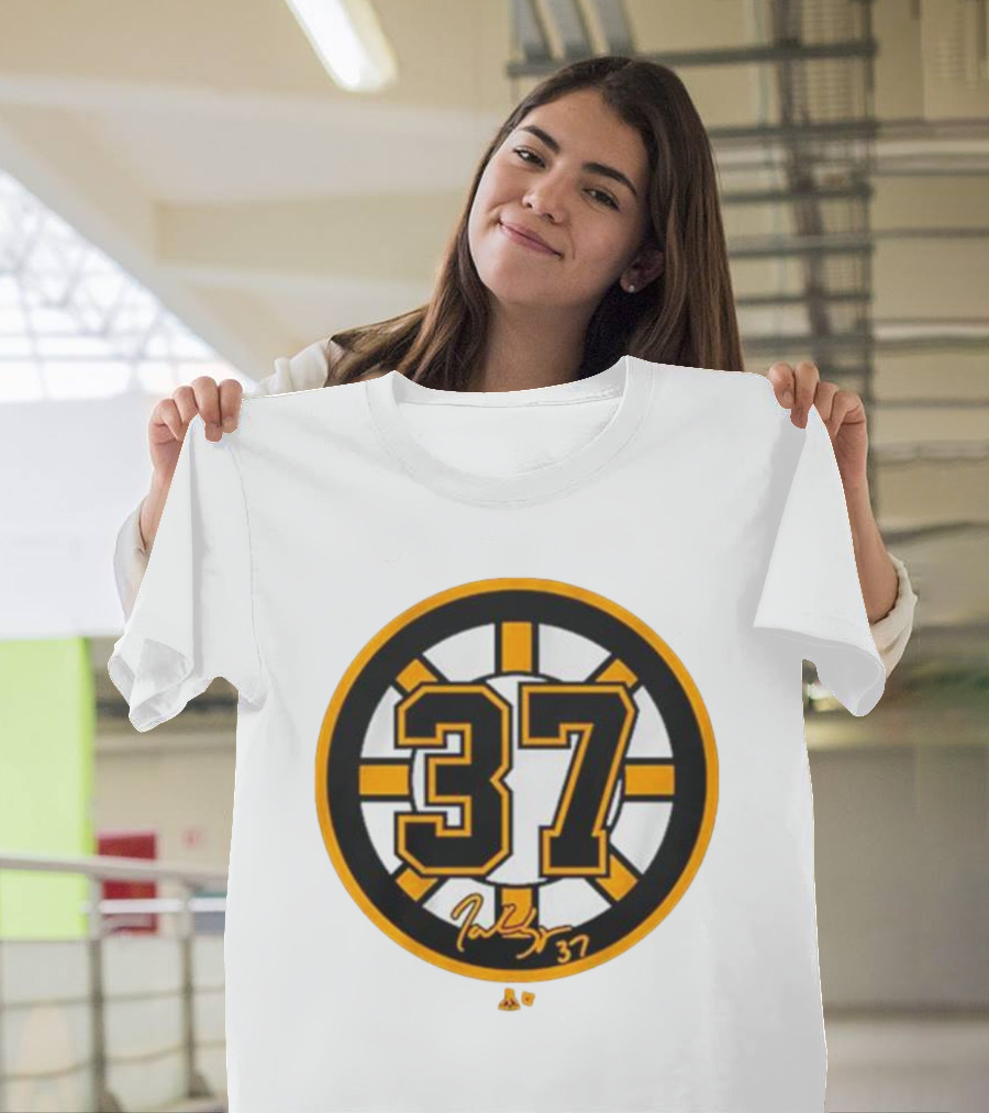 Boston Bruins Patrice Bergeron #37 Black Signature Logo Circle T-Shirt