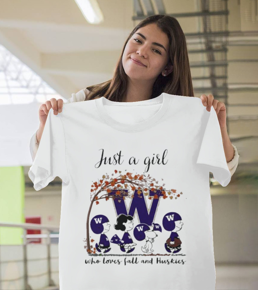 Just A Girl Who Loves Fall And Huskies Peanuts Football T-Shirt
