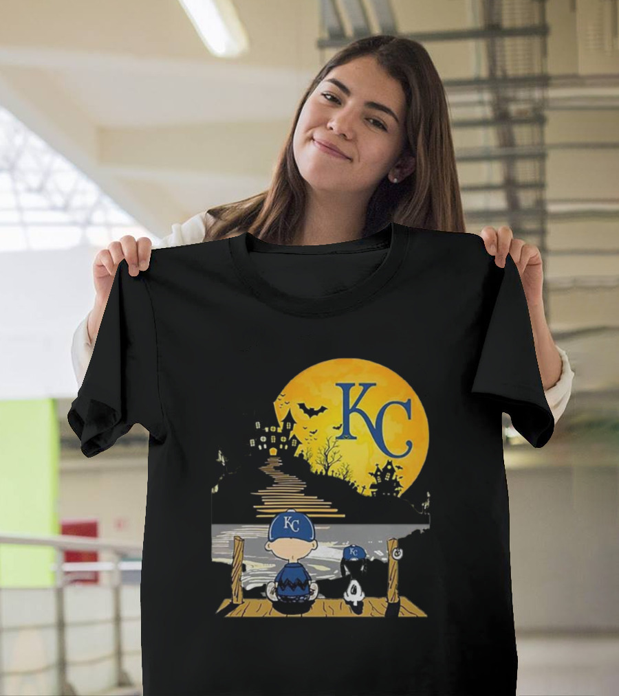 Snoopy Charlie Brown Halloween Kansas City Royals Moon Scene T-Shirt