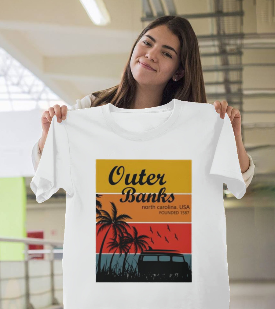 Outer Banks North Carolina USA Founded 1587 Vintage Car Beach Palm Trees T-Shirt