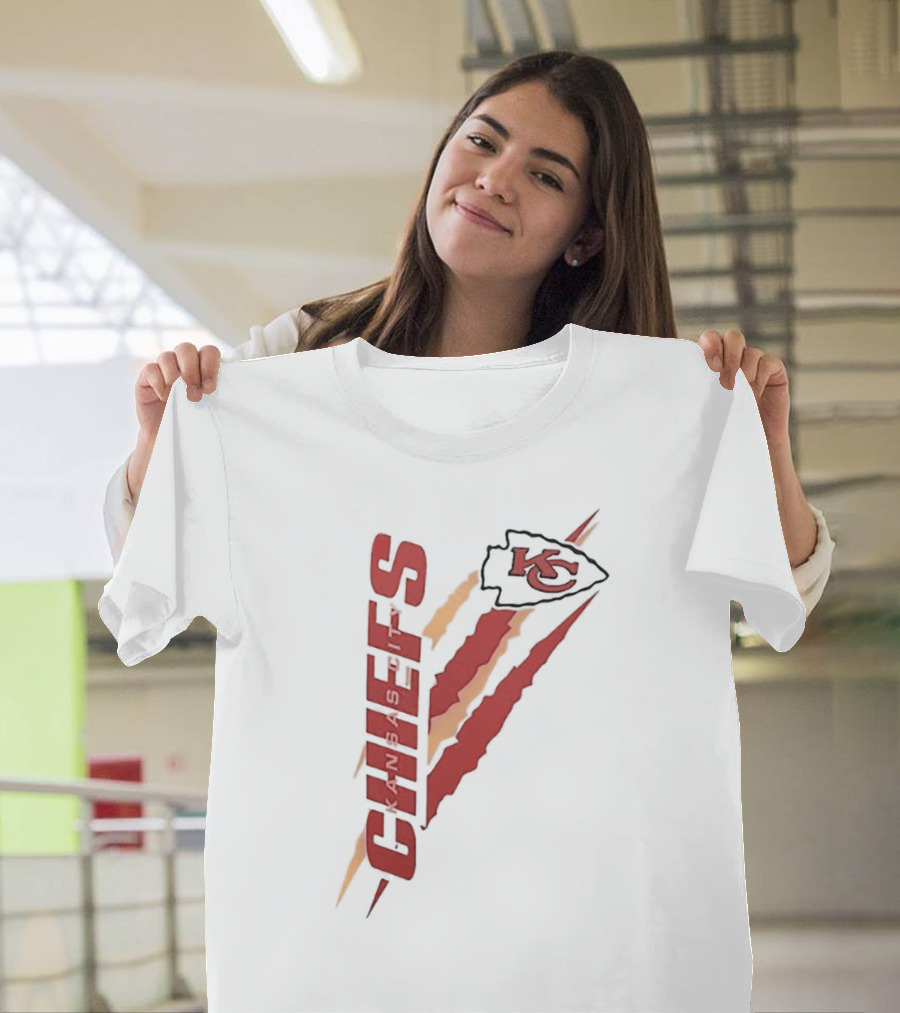Kansas City Chiefs KC Arrowhead Logo Red Yellow Scratch Marks T-Shirt