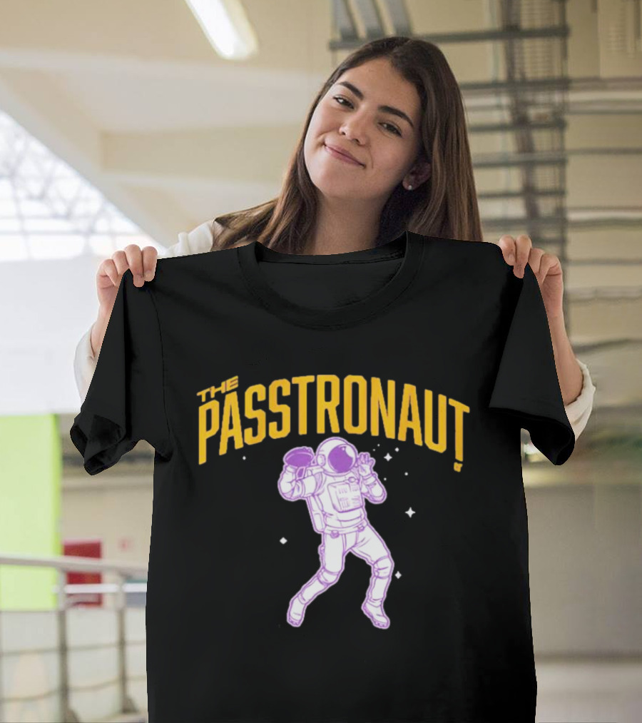 The Passtronaut Minnesota Football Astronaut Throwing Football T-Shirt