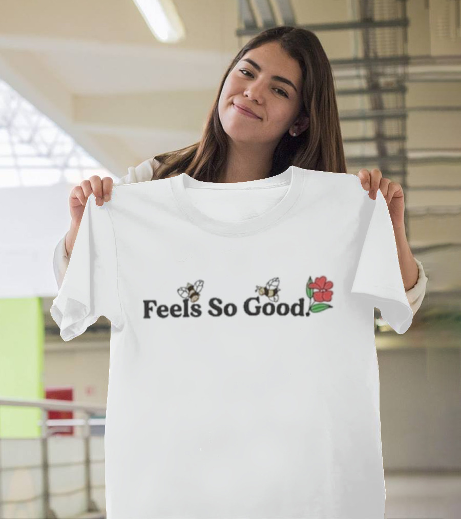 Bee Feels So Good With Red Rose And Bees T-Shirt