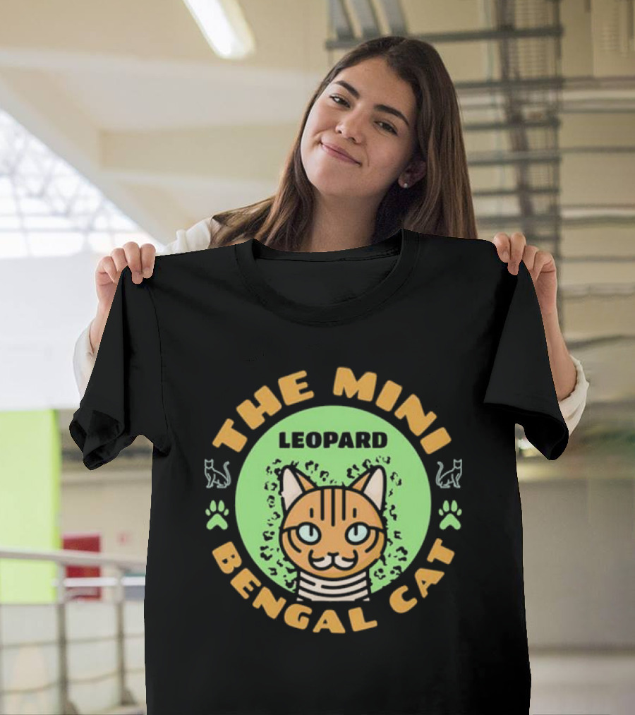 THE MINI LEOPARD BENGAL CAT PAWS AND WHISKERS ICONS T-Shirt