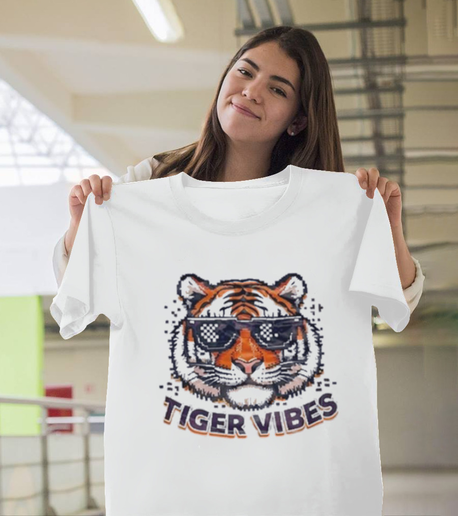 Tiger Vibes Sunglasses Cool Tiger Face T-Shirt
