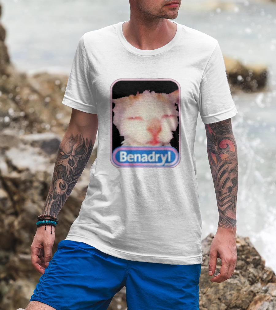 K45ink Benadryl Meme Cat Face Close-Up T-Shirt