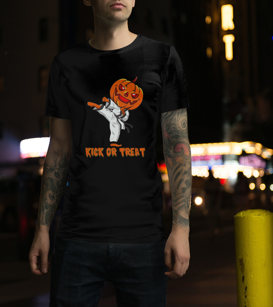 Kick Or Treat Taekwondo Pumpkin Halloween T-Shirt