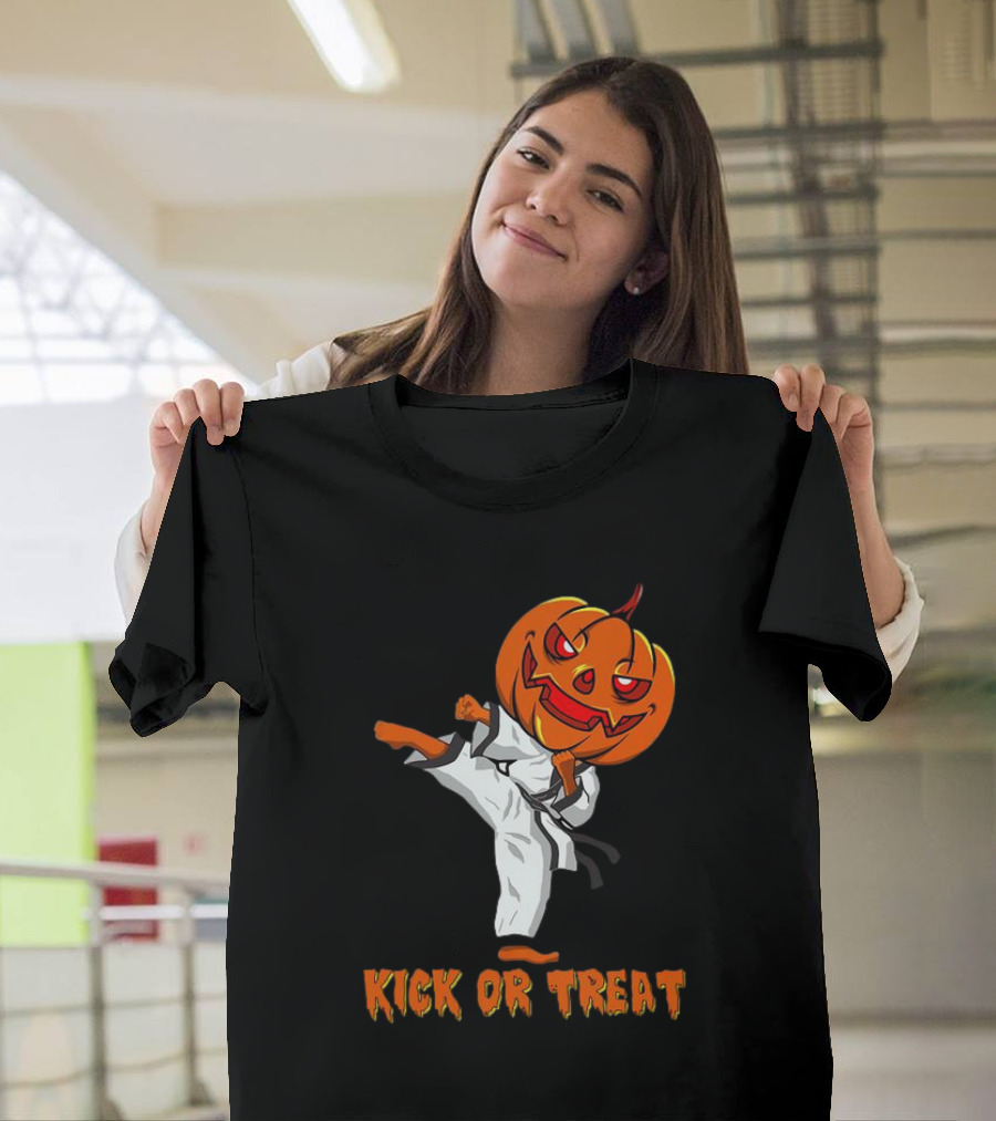Kick Or Treat Taekwondo Pumpkin Halloween T-Shirt