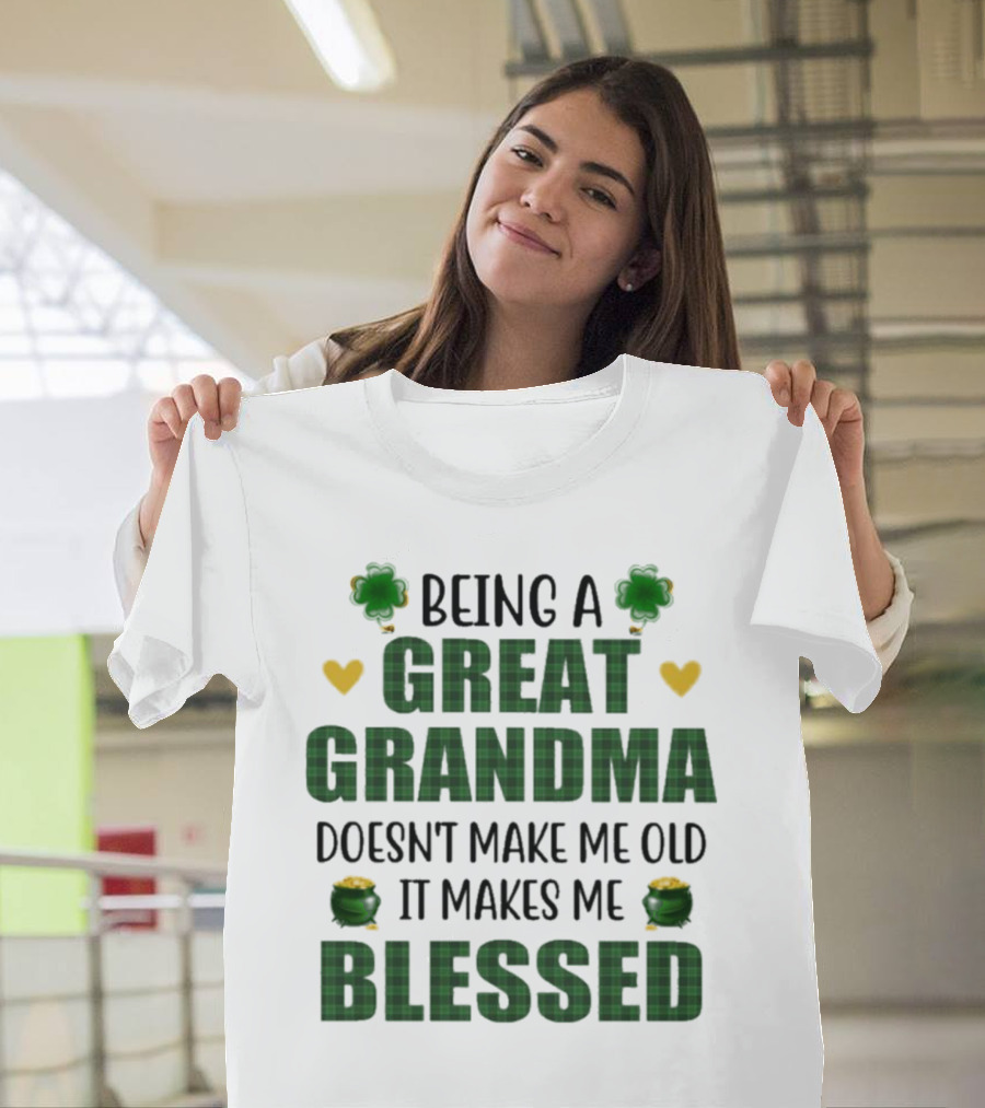 Being A Great Grandma Doesn’t Make Me Old It Makes Me Blessed St Patrick’s Day Shamrocks and Hearts T-Shirt