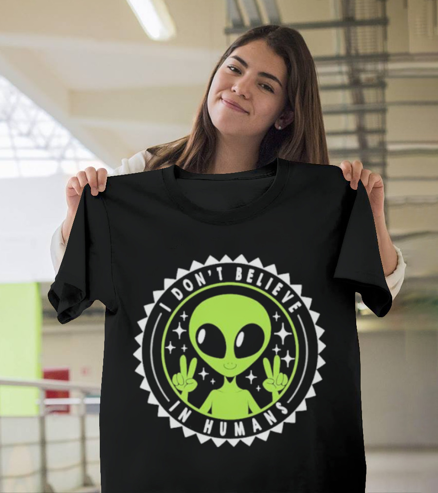 I Don’t Believe In Humans Funny Alien Peace Sign Badge T-Shirt