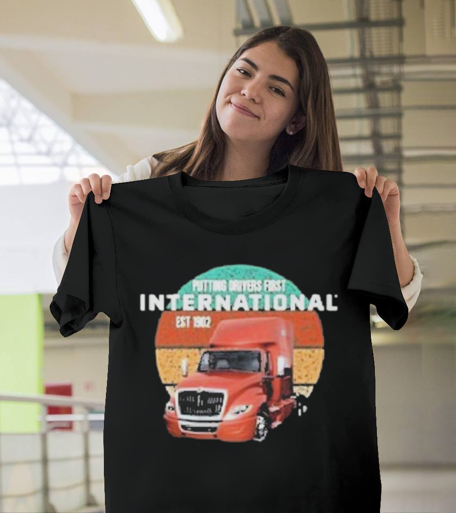 PUTTING DRIVERS FIRST INTERNATIONAL EST 1902 TRUCK DRIVER APPRECIATION T-Shirt