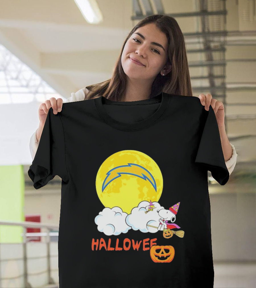 Snoopy Los Angeles Chargers NFL Halloween Moon Pumpkin T-Shirt