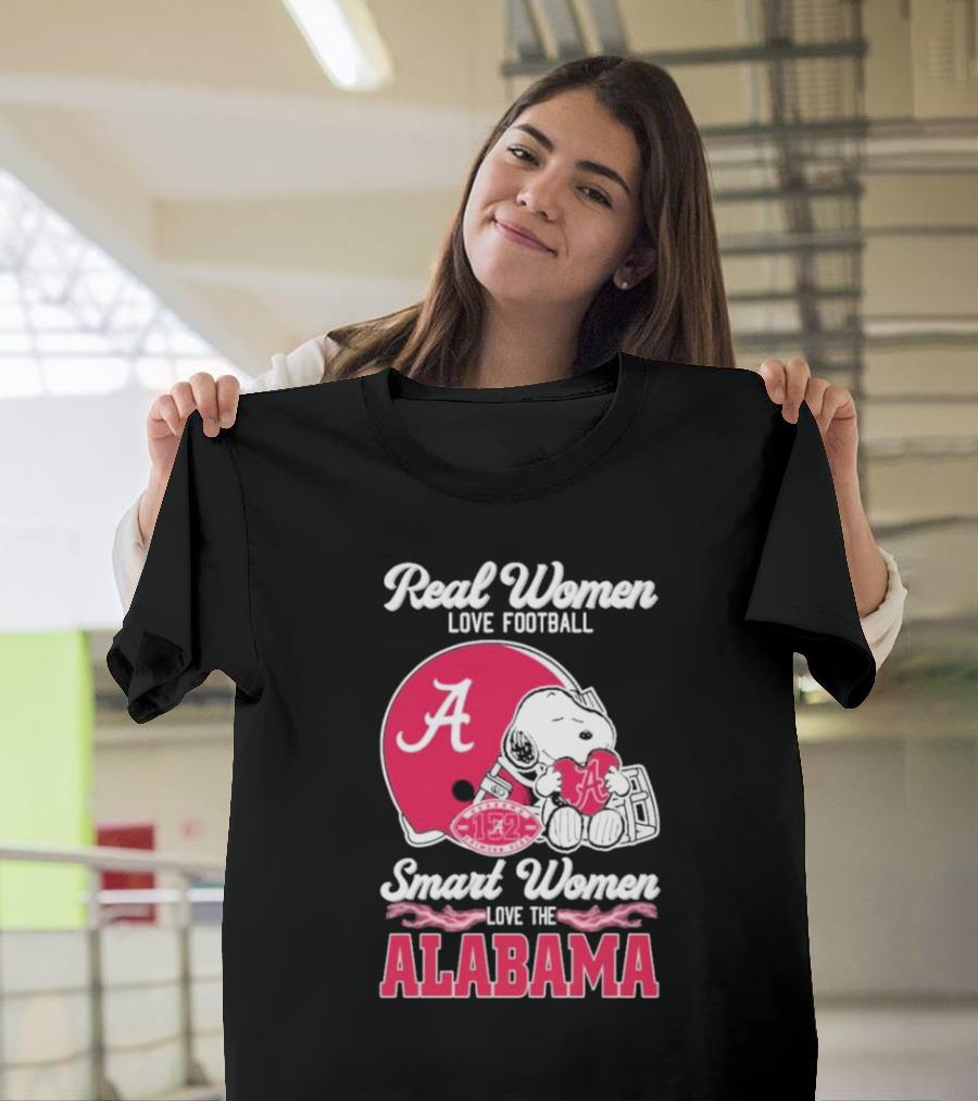 Real Women Love Football Smart Women Love The Alabama Crimson Tide 132 Season Snoopy Helmet T-Shirt